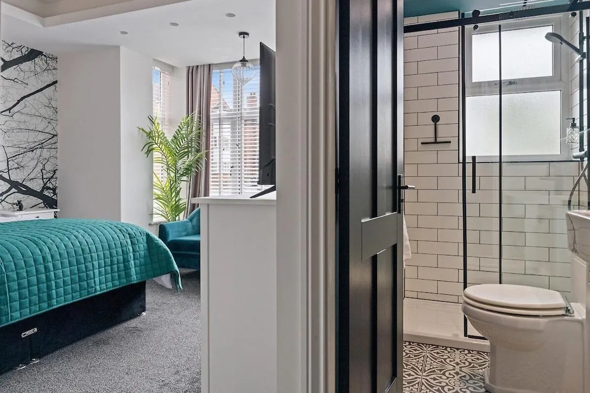 3B Roman View, Beautifully Appointed, Apartment With 2 En-Suite Bedrooms In Great Roundhay Location, Netflix, Off Street Parking & Ev Charging リーズ イギリス